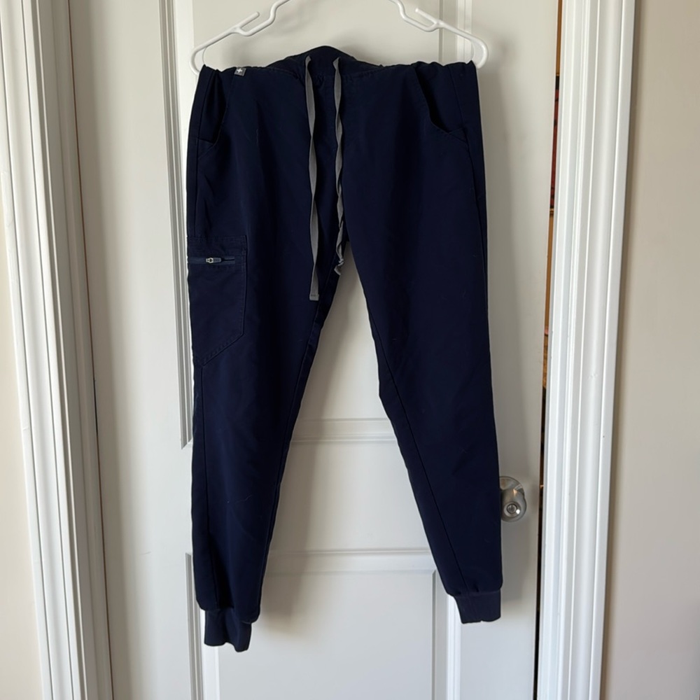 FIGS jogger scrubs